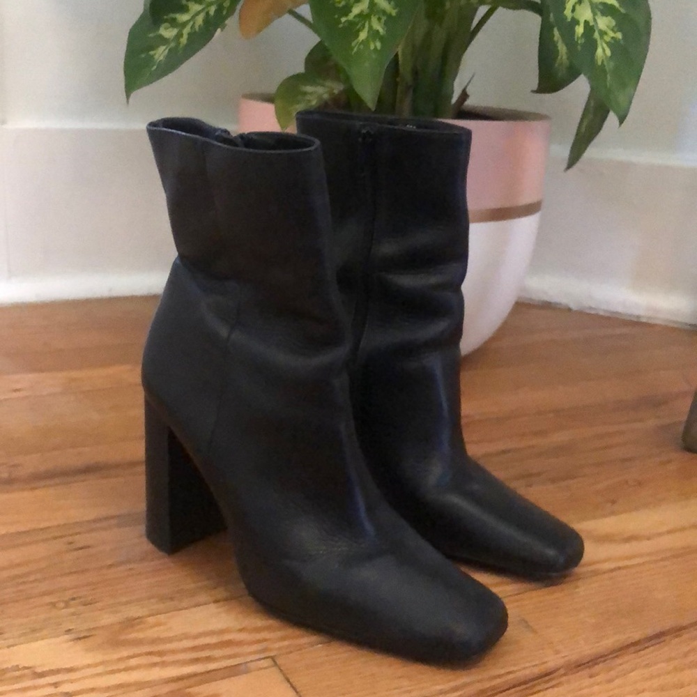 Steve Madden black booties heeled